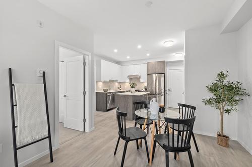 403 3317 148 Street, Surrey, BC - Indoor Photo Showing Dining Room