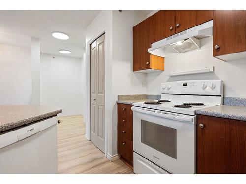 405 32063 Mt Waddington Avenue, Abbotsford, BC - Indoor Photo Showing Kitchen