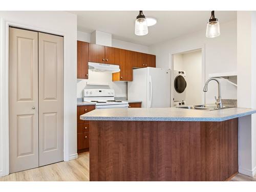 405 32063 Mt Waddington Avenue, Abbotsford, BC - Indoor Photo Showing Kitchen