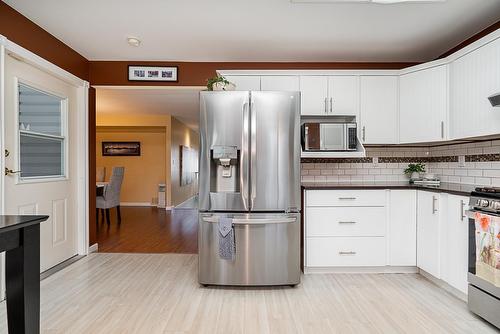 5106 209A Street, Langley, BC - Indoor Photo Showing Kitchen