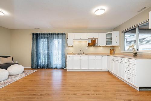 5106 209A Street, Langley, BC - Indoor Photo Showing Kitchen