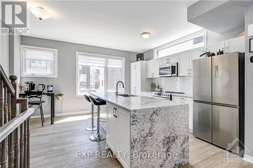 213 Makadewa, Ottawa, ON - Indoor Photo Showing Kitchen With Upgraded Kitchen