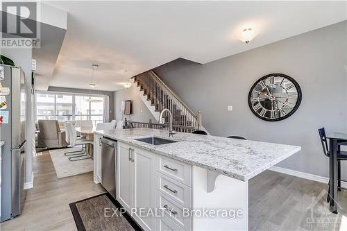 213 Makadewa, Ottawa, ON - Indoor Photo Showing Kitchen With Upgraded Kitchen