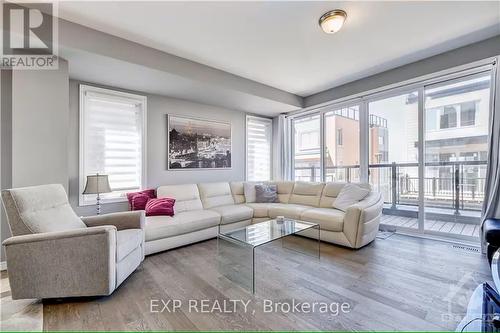 213 Makadewa, Ottawa, ON - Indoor Photo Showing Living Room