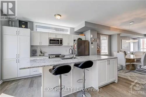 213 Makadewa, Ottawa, ON - Indoor Photo Showing Kitchen With Upgraded Kitchen