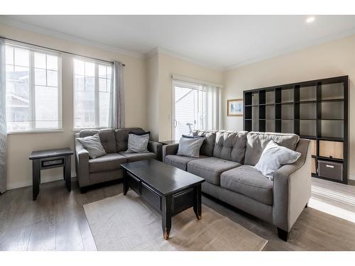 81 14877 58 Avenue, Surrey, BC - Indoor Photo Showing Living Room