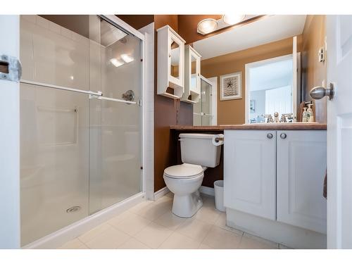 81 14877 58 Avenue, Surrey, BC - Indoor Photo Showing Bathroom