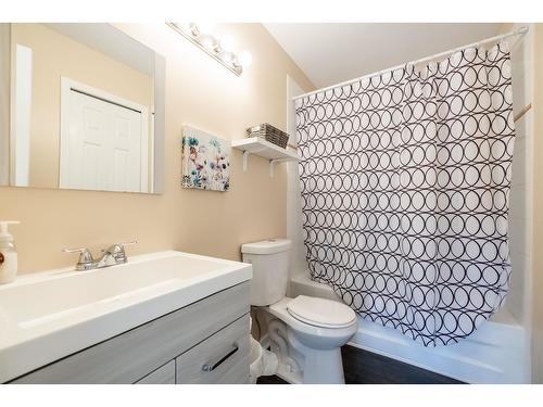 81 14877 58 Avenue, Surrey, BC - Indoor Photo Showing Bathroom