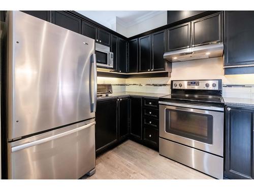 81 14877 58 Avenue, Surrey, BC - Indoor Photo Showing Kitchen With Stainless Steel Kitchen