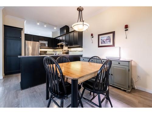 81 14877 58 Avenue, Surrey, BC - Indoor Photo Showing Dining Room