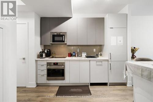 406 - 2908 Highway 7 Road W, Vaughan, ON - Indoor Photo Showing Kitchen