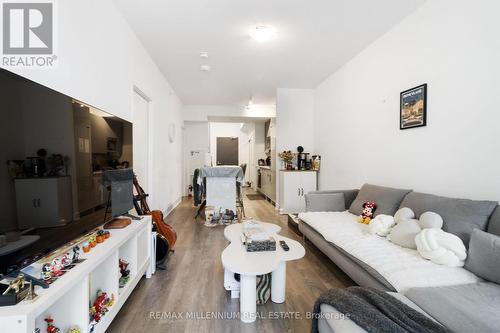 406 - 2908 Highway 7 Road W, Vaughan, ON - Indoor Photo Showing Living Room