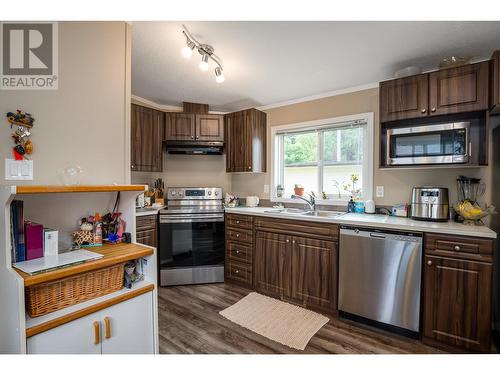 5 40022 Government Road, Squamish, BC - Indoor Photo Showing Kitchen With Double Sink