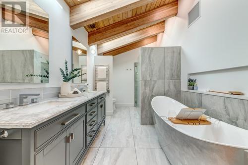 7333 Toni Sailer Lane, Whistler, BC - Indoor Photo Showing Bathroom