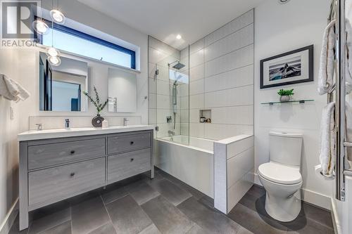 7333 Toni Sailer Lane, Whistler, BC - Indoor Photo Showing Bathroom