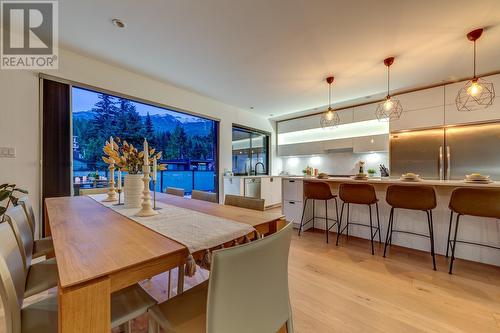 7333 Toni Sailer Lane, Whistler, BC - Indoor Photo Showing Dining Room