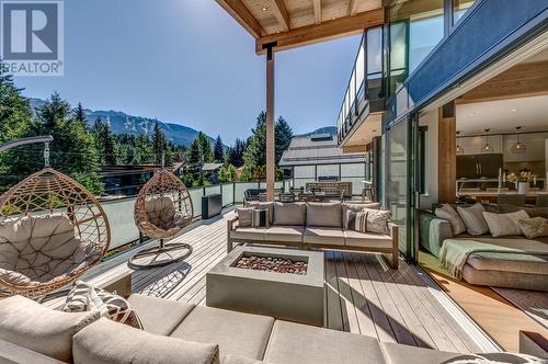 7333 Toni Sailer Lane, Whistler, BC -  Photo Showing Living Room