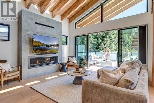 7333 Toni Sailer Lane, Whistler, BC - Indoor Photo Showing Living Room With Fireplace