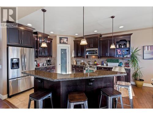 1347 Wilmot Avenue, Kelowna, BC - Indoor Photo Showing Kitchen With Stainless Steel Kitchen With Upgraded Kitchen