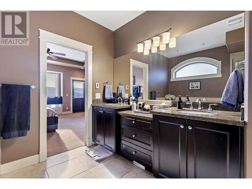 ensuite bathoom - 1347 Wilmot Avenue, Kelowna, BC - Indoor Photo Showing Bathroom