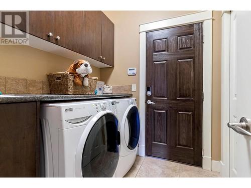 Main Laundry - 1347 Wilmot Avenue, Kelowna, BC - Indoor Photo Showing Laundry Room