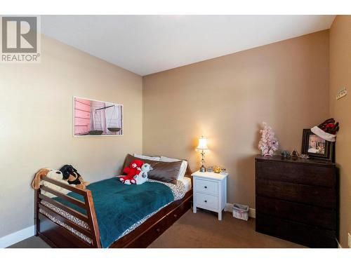 1347 Wilmot Avenue, Kelowna, BC - Indoor Photo Showing Bedroom