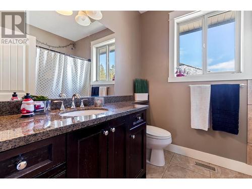 2nd Bathroom Main - 1347 Wilmot Avenue, Kelowna, BC - Indoor Photo Showing Bathroom