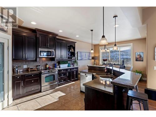 1347 Wilmot Avenue, Kelowna, BC - Indoor Photo Showing Kitchen With Double Sink With Upgraded Kitchen