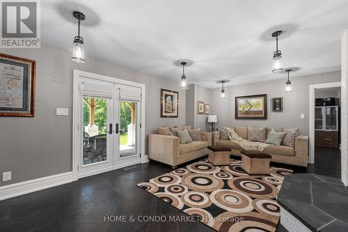 20603 Willoughby Road, Caledon, ON - Indoor Photo Showing Living Room