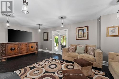 20603 Willoughby Road, Caledon, ON - Indoor Photo Showing Living Room