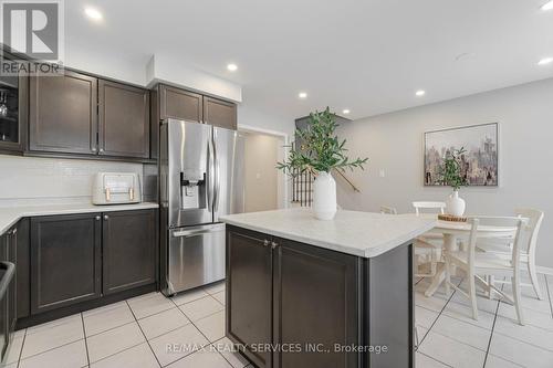 22 Memory Lane, Brampton, ON - Indoor Photo Showing Kitchen