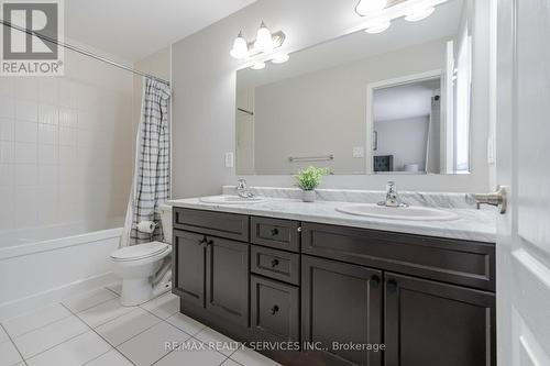 22 Memory Lane, Brampton, ON - Indoor Photo Showing Bathroom