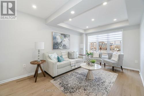 22 Memory Lane, Brampton, ON - Indoor Photo Showing Living Room