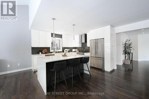 535 Freeport Street, London, ON - Indoor Photo Showing Kitchen With Upgraded Kitchen