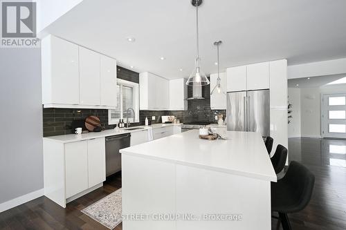 535 Freeport Street, London, ON - Indoor Photo Showing Kitchen With Upgraded Kitchen