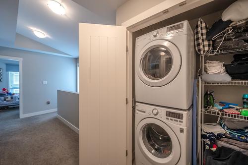 140-1115 Holden Road, Penticton, BC - Indoor Photo Showing Laundry Room