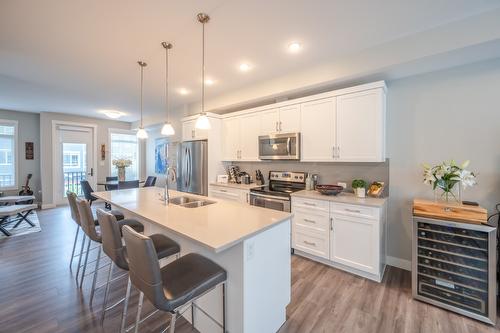 140-1115 Holden Road, Penticton, BC - Indoor Photo Showing Kitchen With Stainless Steel Kitchen With Double Sink With Upgraded Kitchen