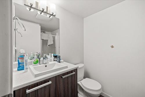 316-881 Academy Way, Kelowna, BC - Indoor Photo Showing Bathroom