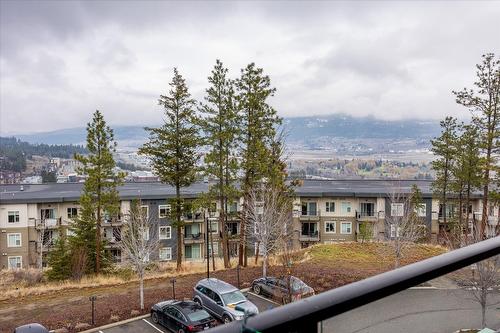 316-881 Academy Way, Kelowna, BC - Outdoor