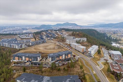 316-881 Academy Way, Kelowna, BC - Outdoor With View