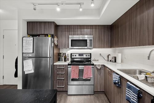 316-881 Academy Way, Kelowna, BC - Indoor Photo Showing Kitchen With Double Sink