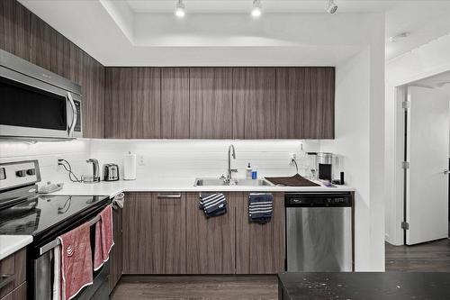 316-881 Academy Way, Kelowna, BC - Indoor Photo Showing Kitchen With Double Sink