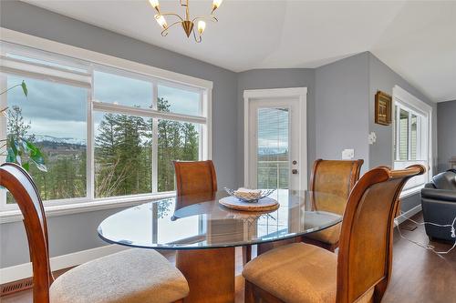 10412 Sherman Drive, Lake Country, BC - Indoor Photo Showing Dining Room