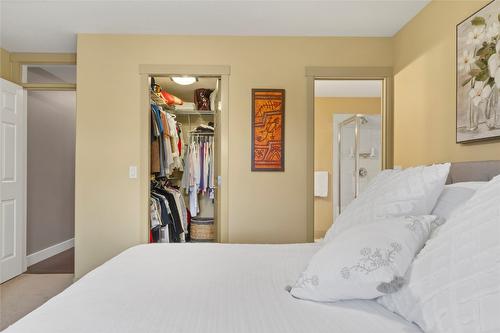 10412 Sherman Drive, Lake Country, BC - Indoor Photo Showing Bedroom