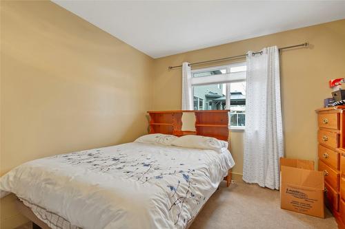 10412 Sherman Drive, Lake Country, BC - Indoor Photo Showing Bedroom