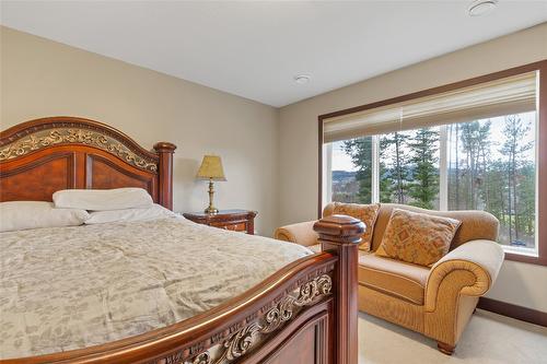 10412 Sherman Drive, Lake Country, BC - Indoor Photo Showing Bedroom