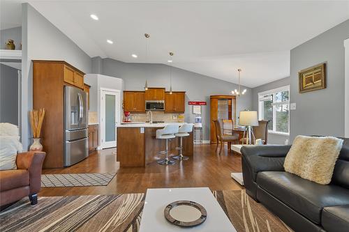 10412 Sherman Drive, Lake Country, BC - Indoor Photo Showing Living Room