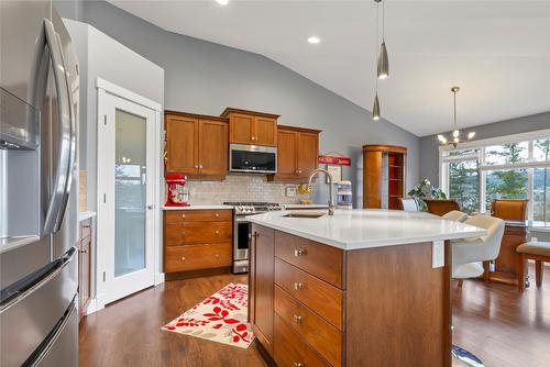 10412 Sherman Drive, Lake Country, BC - Indoor Photo Showing Kitchen With Upgraded Kitchen