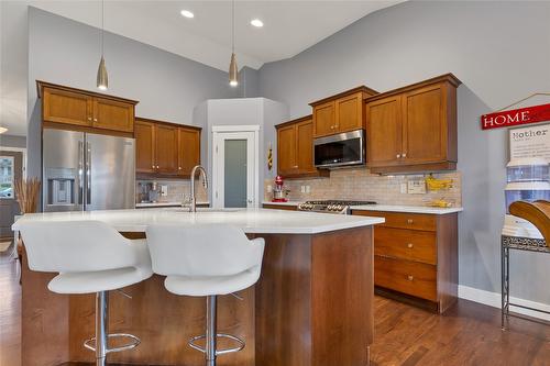 10412 Sherman Drive, Lake Country, BC - Indoor Photo Showing Kitchen With Upgraded Kitchen