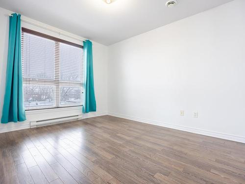 Master bedroom - 412-2555 Rue Grenet, Montréal (Saint-Laurent), QC - Indoor Photo Showing Other Room